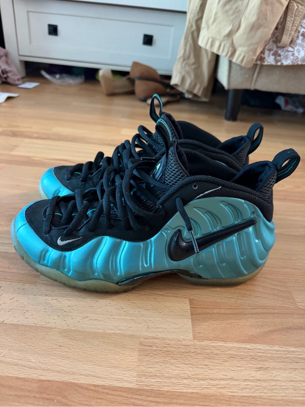 Nike mens ' Aqua/Black Foamposite Sneakers